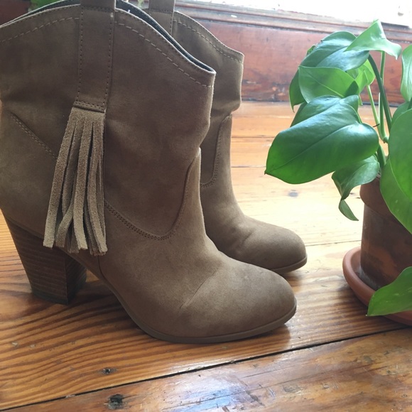 Nine West Suede Fringe Booties - Picture 4 of 7
